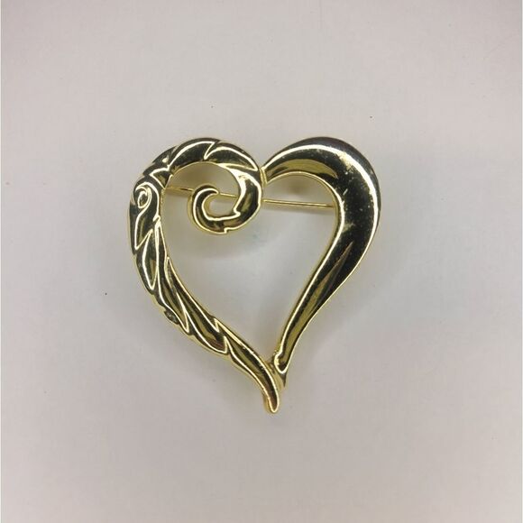 Vintage signed  AJC Heart brooch pin goldtone signed - Picture 2 of 4